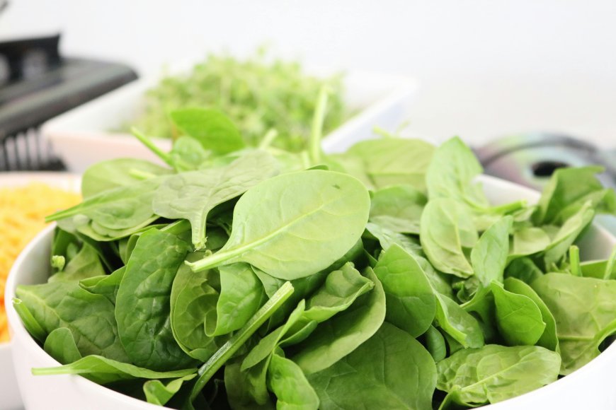 what to eat when i have a cold: Leafy Greens